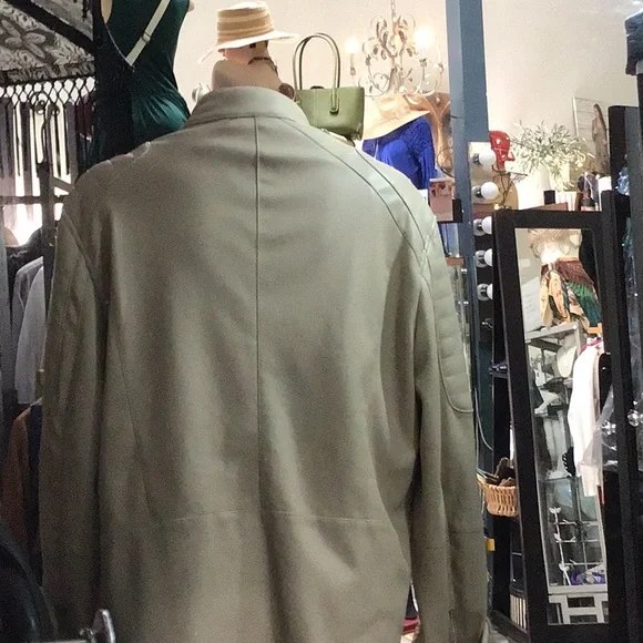 SUGARDADDYS Inc.Pleather tan jkt.Bomber !!!Detail galore.Zip on sleeves too.